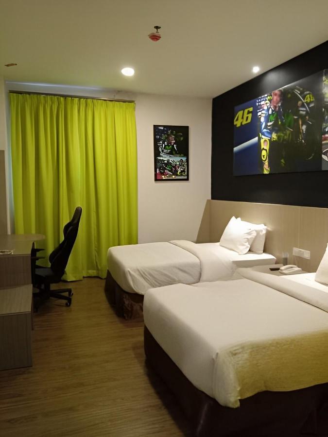 Hype Motorsport Hotel Nilai Exterior foto