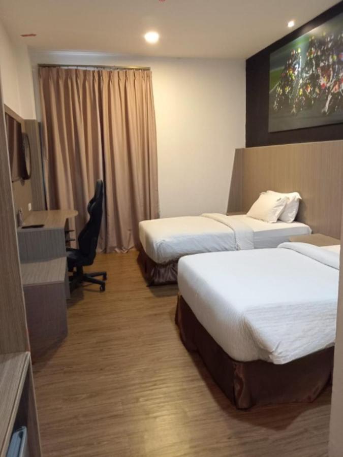 Hype Motorsport Hotel Nilai Exterior foto