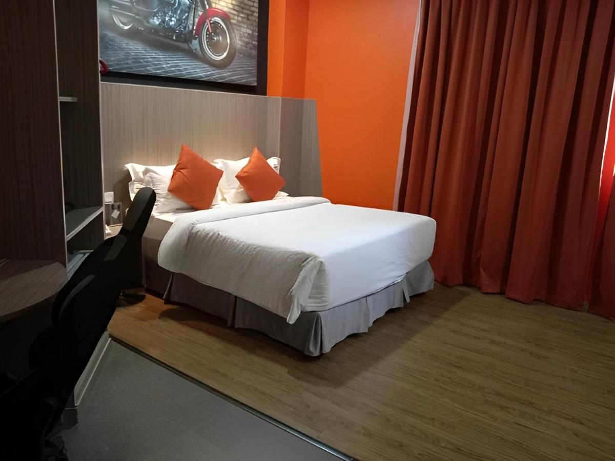 Hype Motorsport Hotel Nilai Exterior foto