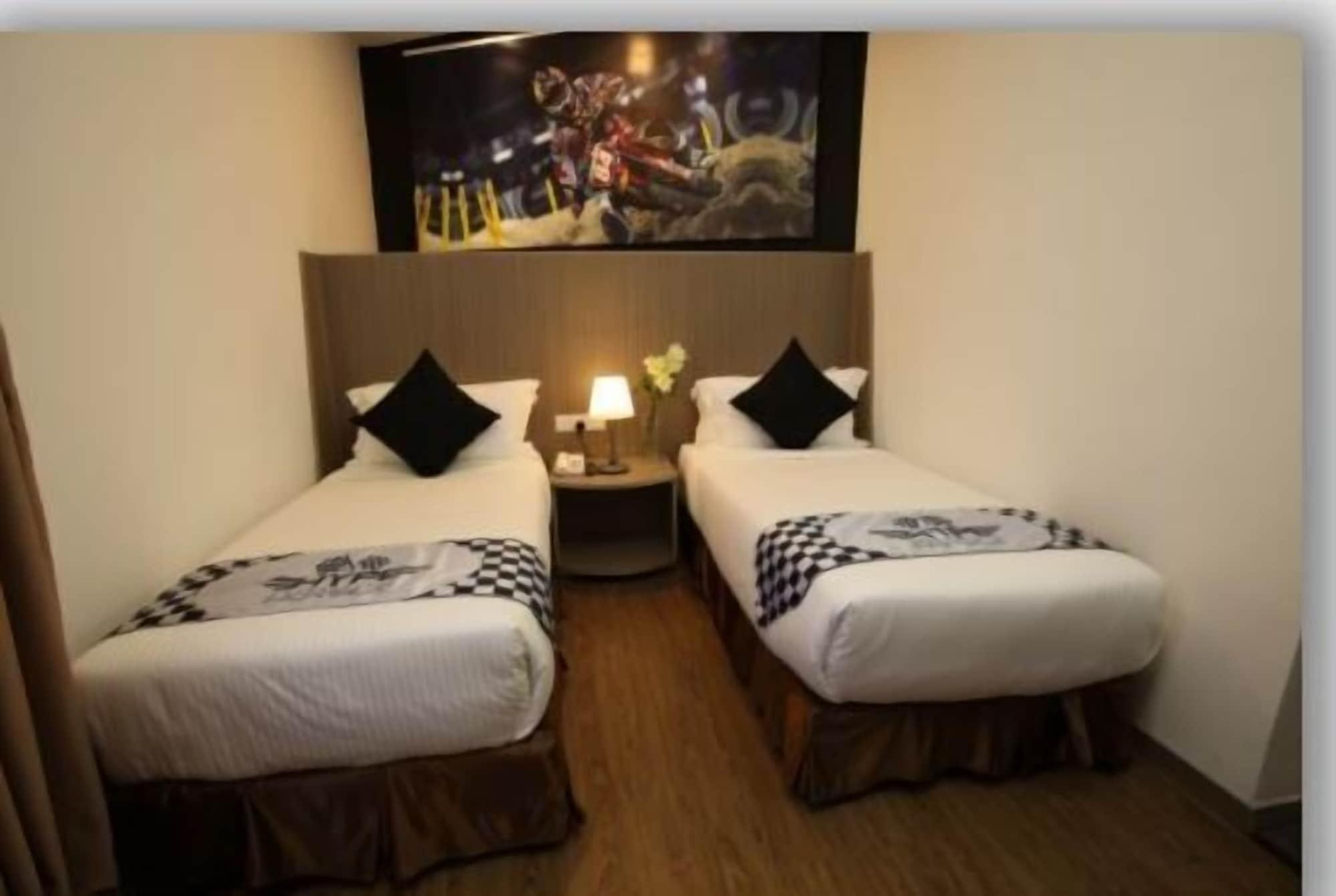 Hype Motorsport Hotel Nilai Exterior foto