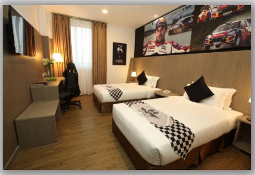 Hype Motorsport Hotel Nilai Exterior foto