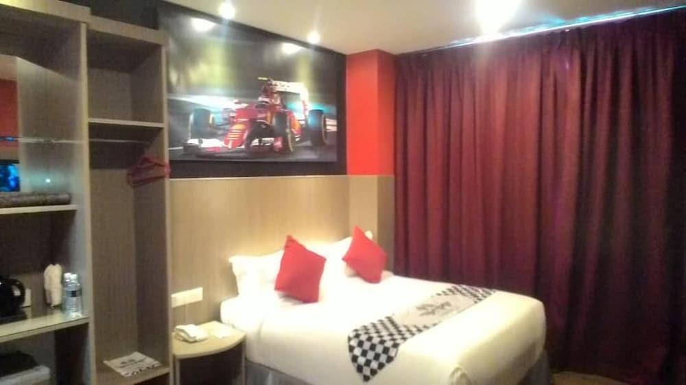 Hype Motorsport Hotel Nilai Exterior foto