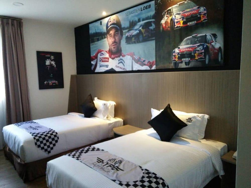 Hype Motorsport Hotel Nilai Exterior foto
