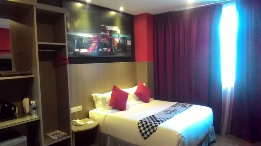 Hype Motorsport Hotel Nilai Exterior foto