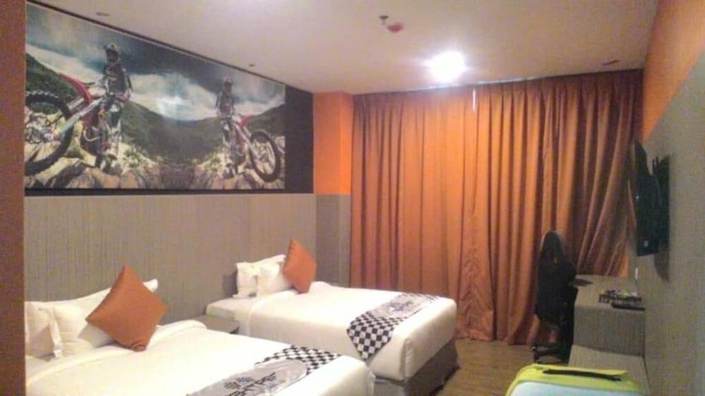 Hype Motorsport Hotel Nilai Exterior foto