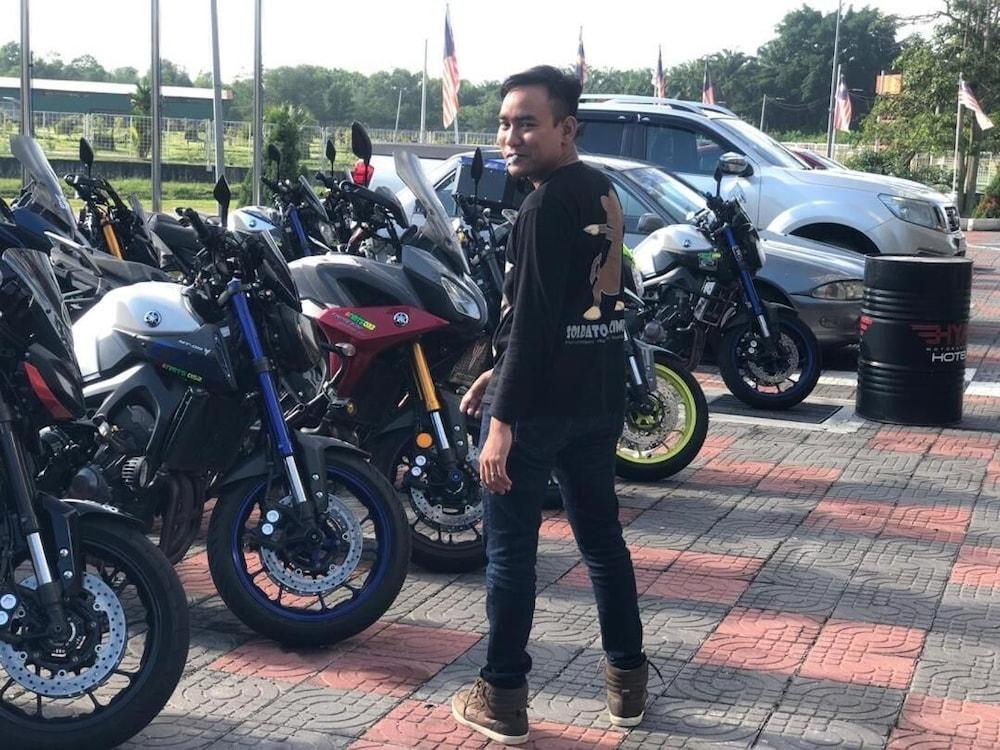 Hype Motorsport Hotel Nilai Exterior foto