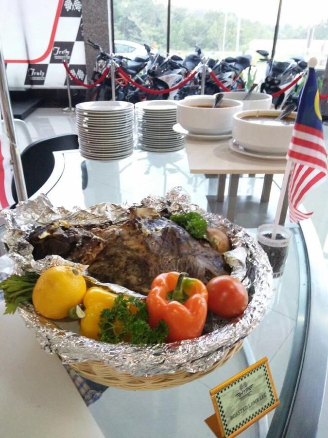 Hype Motorsport Hotel Nilai Exterior foto